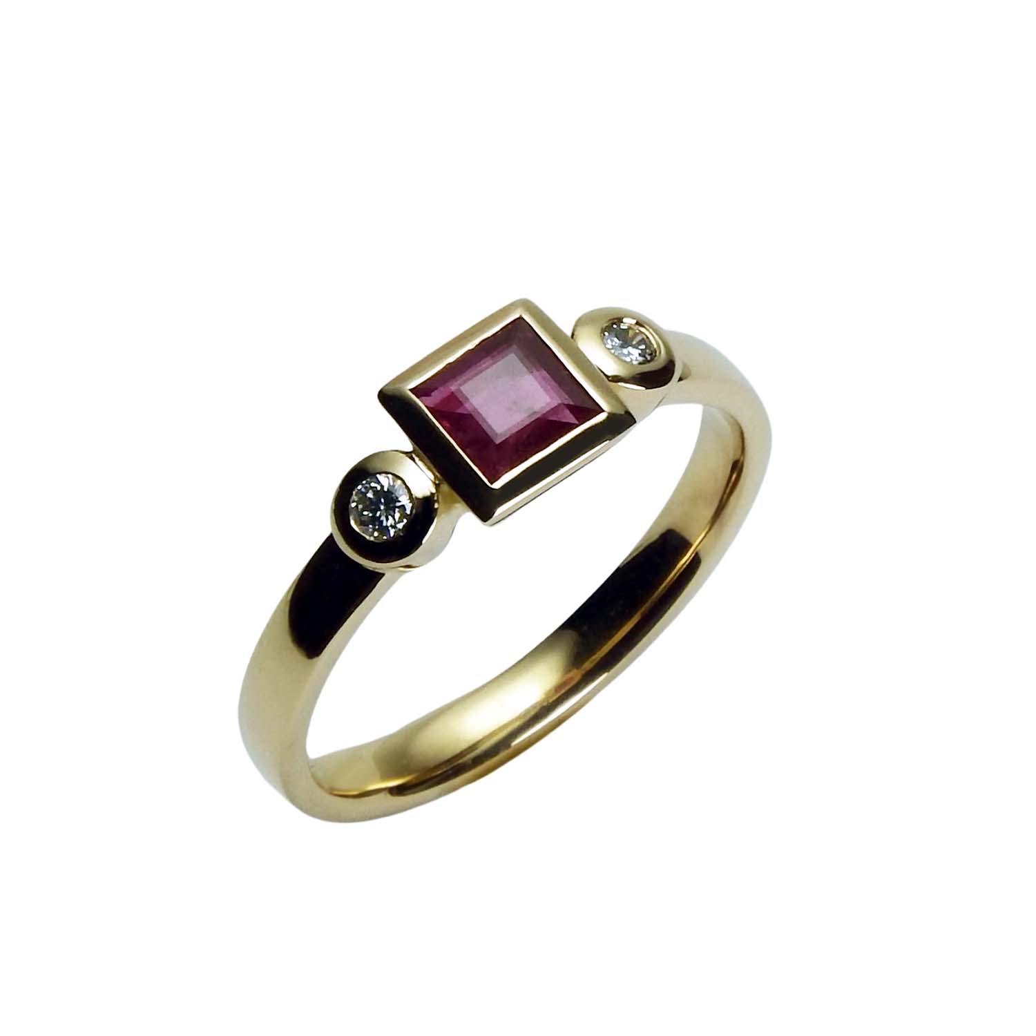 33113-1 Handgearbeiter Rubinring Gelbgold 750/000 mit Brillanten Damenring mit Rubin