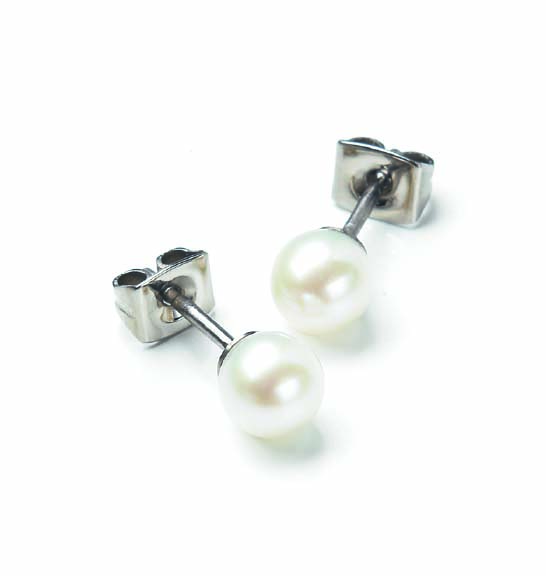 Boccia Perlohrstecker aus Titan